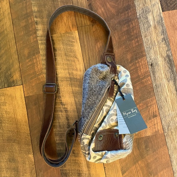 Myra Bag Fannypak - Picture 3 of 14